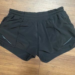 LuluLemon Hotty Hot shorts 4” in Black